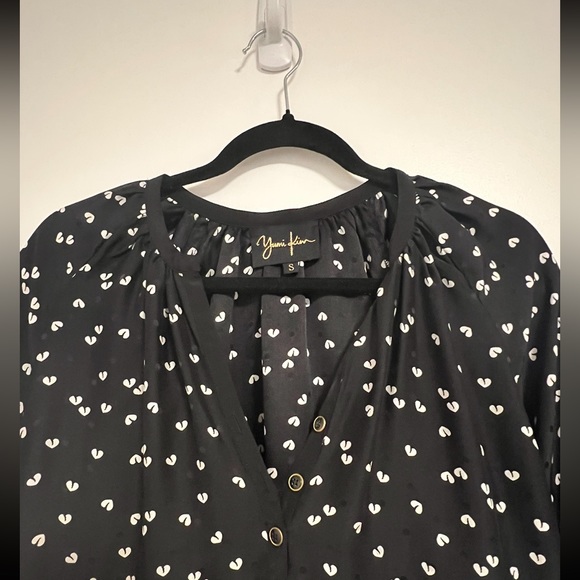 Yumi Kim 100% silk blouse in black and white heart pattern - Picture 10 of 12